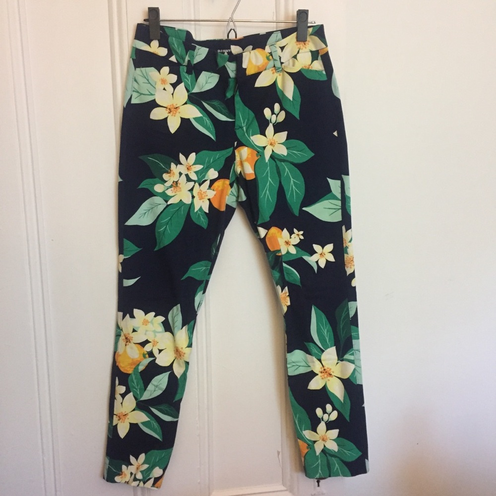 Old Navy Pixie pants size 8 NWOT